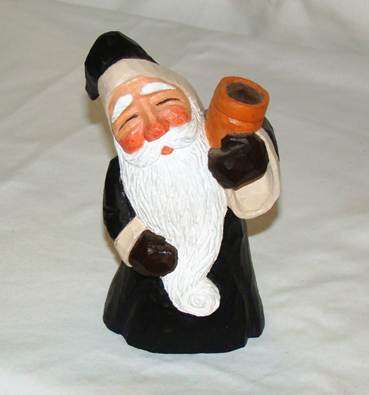 A statue of a santa claus

AI-generated content may be incorrect.