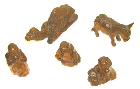 A group of camels carved into wood

AI-generated content may be incorrect.