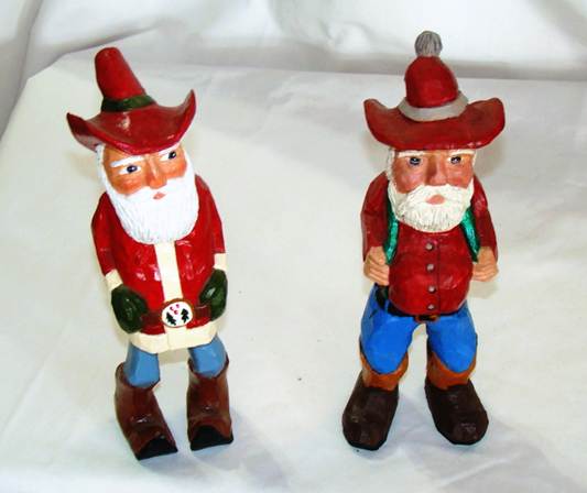 A pair of gnomes with hats

AI-generated content may be incorrect.