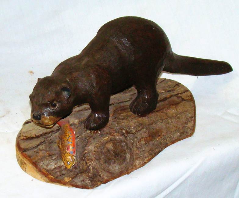 A statue of a otter on a log

AI-generated content may be incorrect.