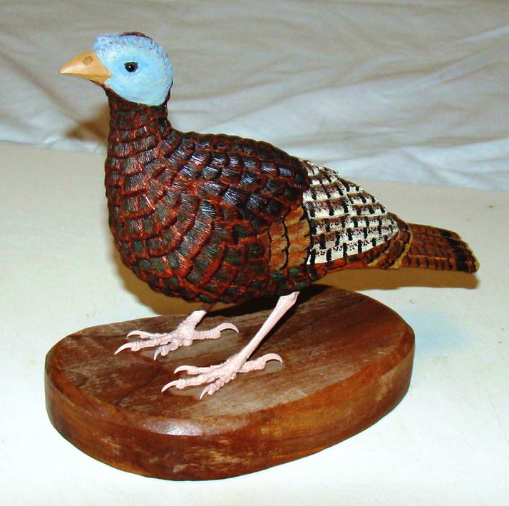 A bird statue on a wood block

AI-generated content may be incorrect.