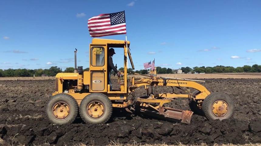 Allis-Chalmers Model D Grader Working the Dirt in a Field - YouTube