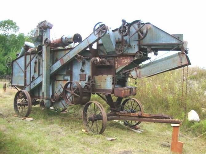 A large machine in a field

AI-generated content may be incorrect.