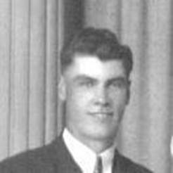 A person in a suit and tie
AI-generated content may be incorrect.