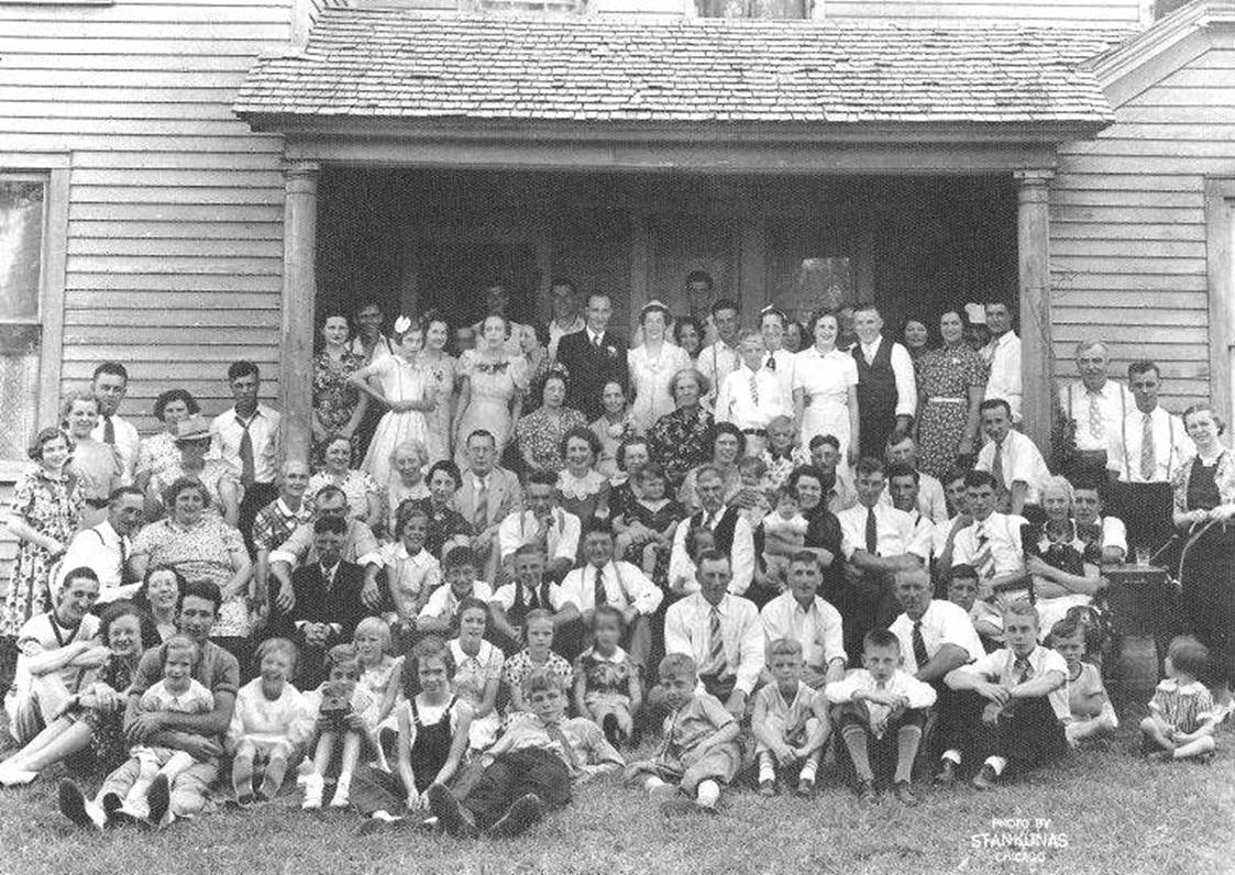 A group of people posing for a photo

Description automatically generated with medium confidence